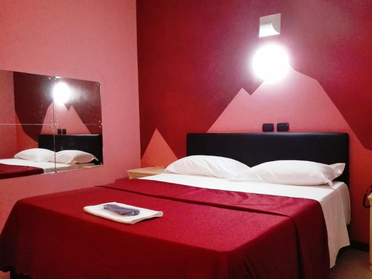 Hotel Motel Est Пескиера Боромео Екстериор снимка