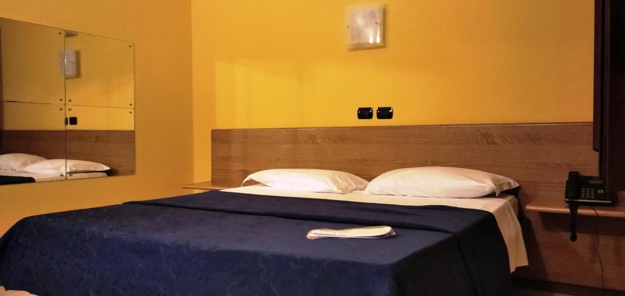 Hotel Motel Est Пескиера Боромео Екстериор снимка