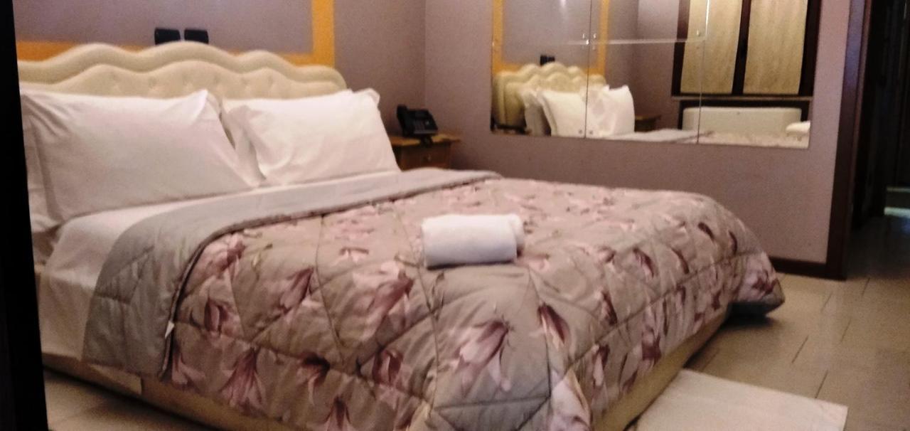 Hotel Motel Est Пескиера Боромео Екстериор снимка