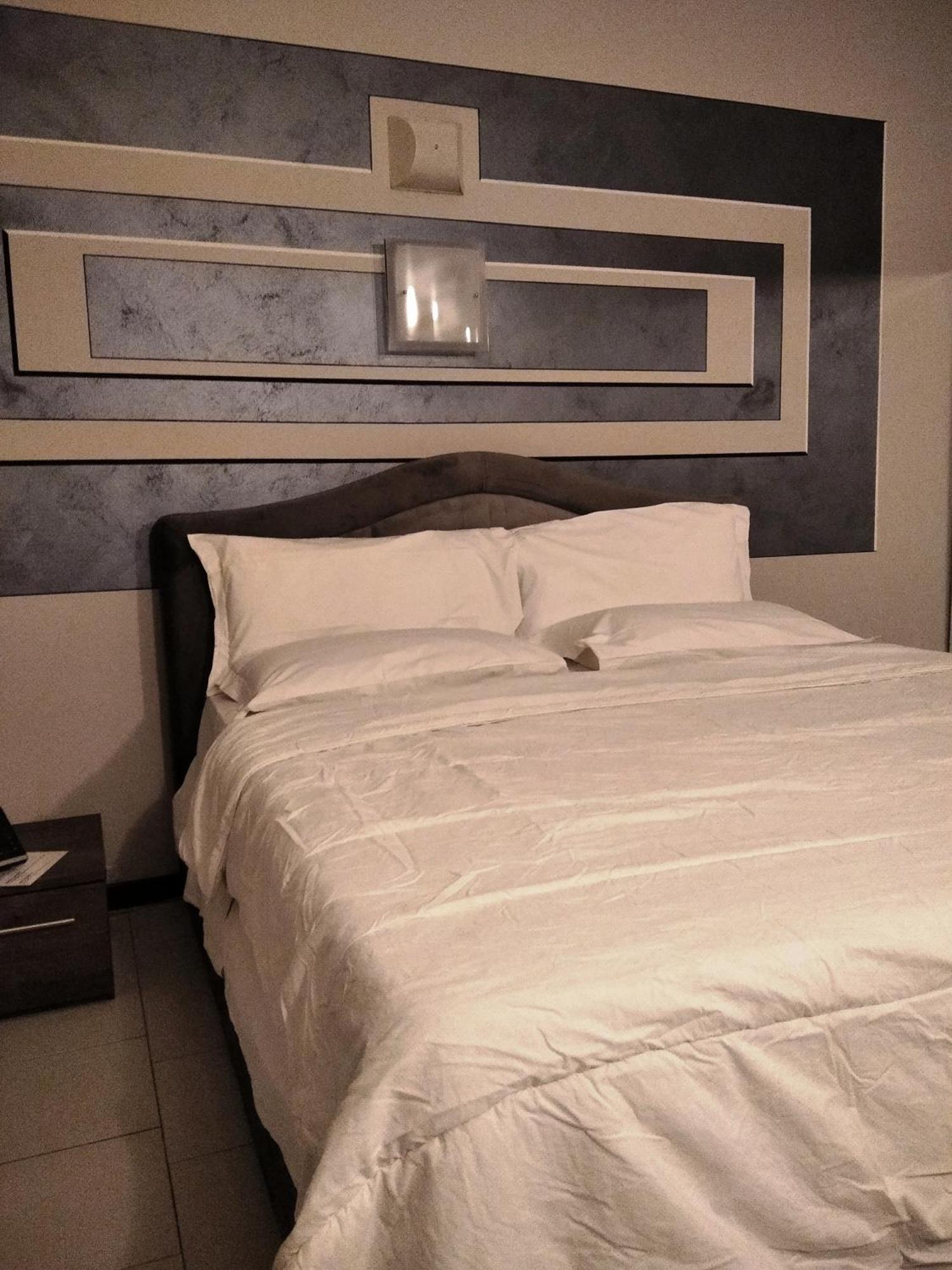 Hotel Motel Est Пескиера Боромео Екстериор снимка