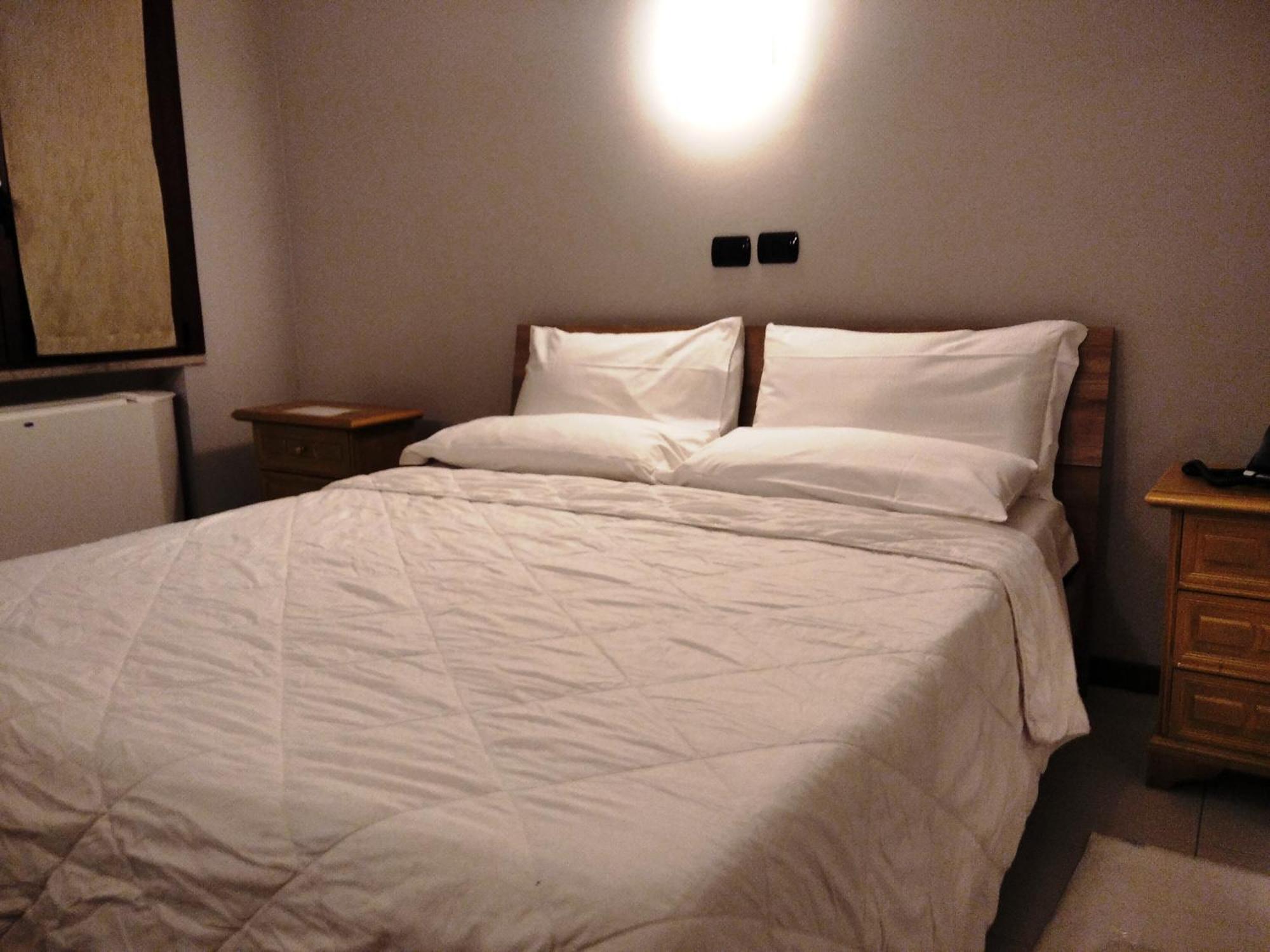 Hotel Motel Est Пескиера Боромео Екстериор снимка